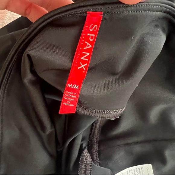 SPANX🖤Faux Leather Gloss Camo Leggings - High Waist Medium - Picture 8 of 9